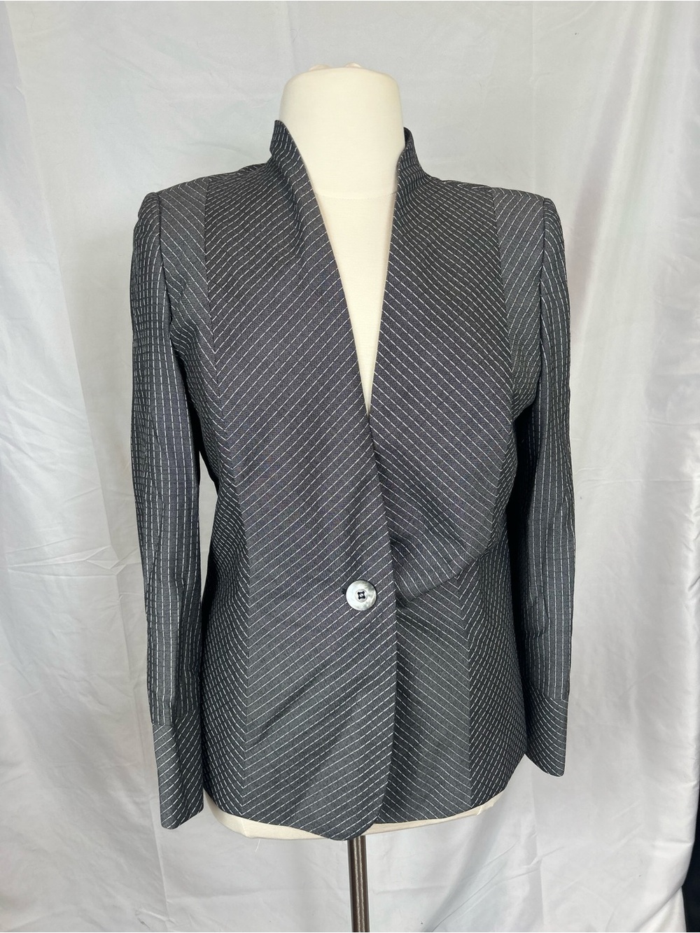 Classiques Entier Charcoal Pinstripe Single-Button Blazer